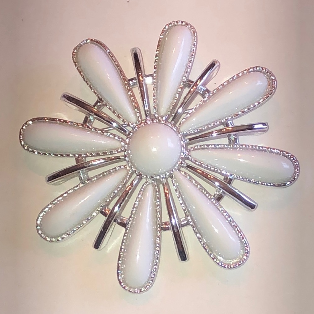 Sarah Coventry Vintage White Floral Statement Brooch